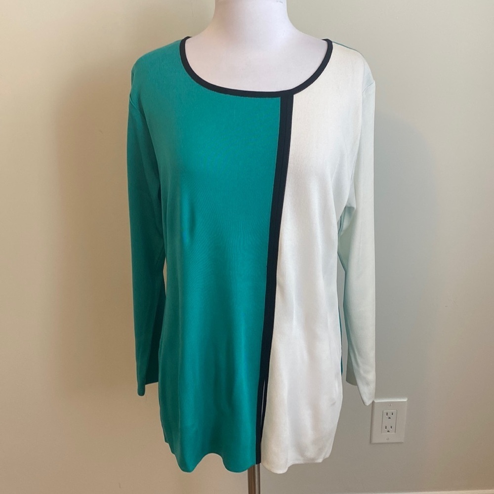 Exclusively Misook Turquoise White Colorblock Top